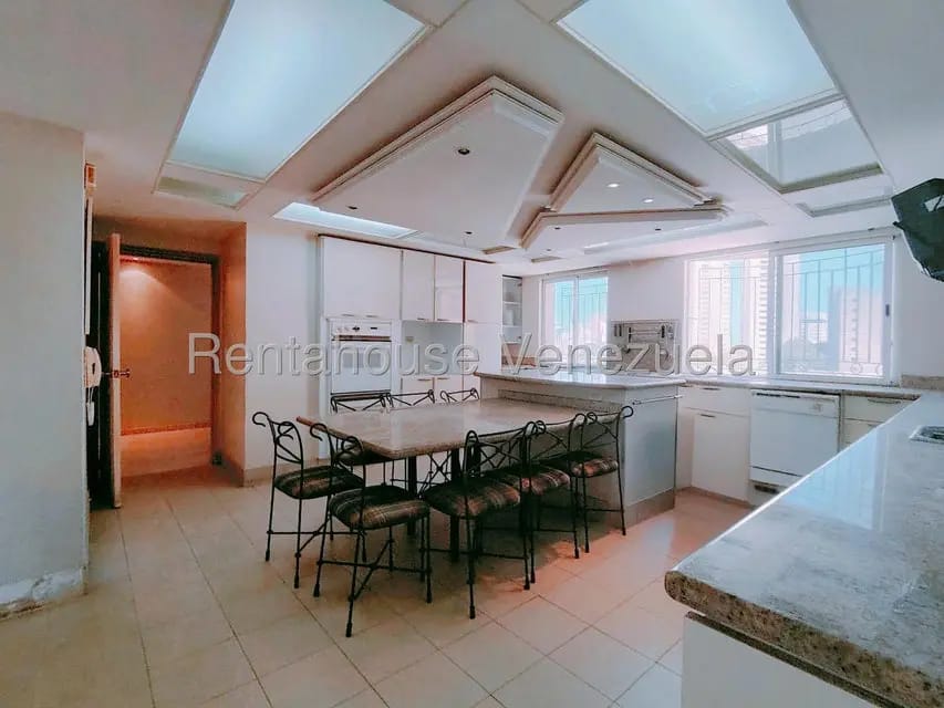 Apartamento (Multiples Niveles) en Venta en El Milagro, Zulia - 8