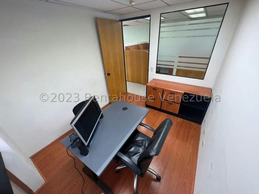 Comercial (Oficina) en Venta en Santa Eduvigis, Distrito Metropolitano - 28