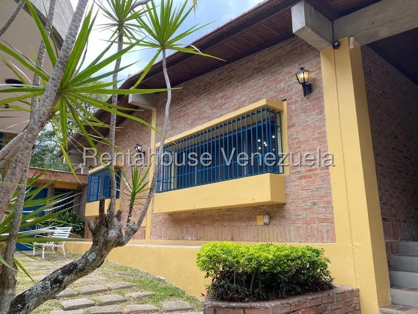 Casa (1 Nivel) en Alquiler en Prados del Este, Distrito Metropolitano