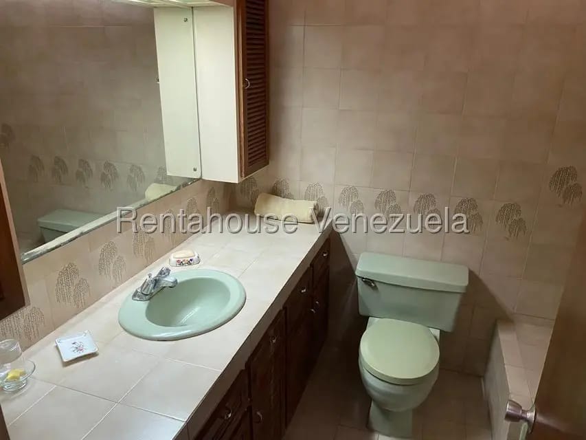 Casa (1 Nivel) en Alquiler en Prados del Este, Distrito Metropolitano - 11