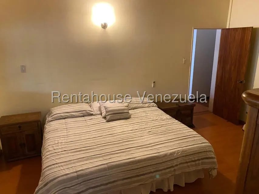 Casa (1 Nivel) en Alquiler en Prados del Este, Distrito Metropolitano - 12