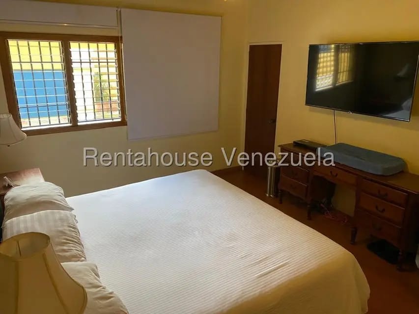 Casa (1 Nivel) en Alquiler en Prados del Este, Distrito Metropolitano - 14