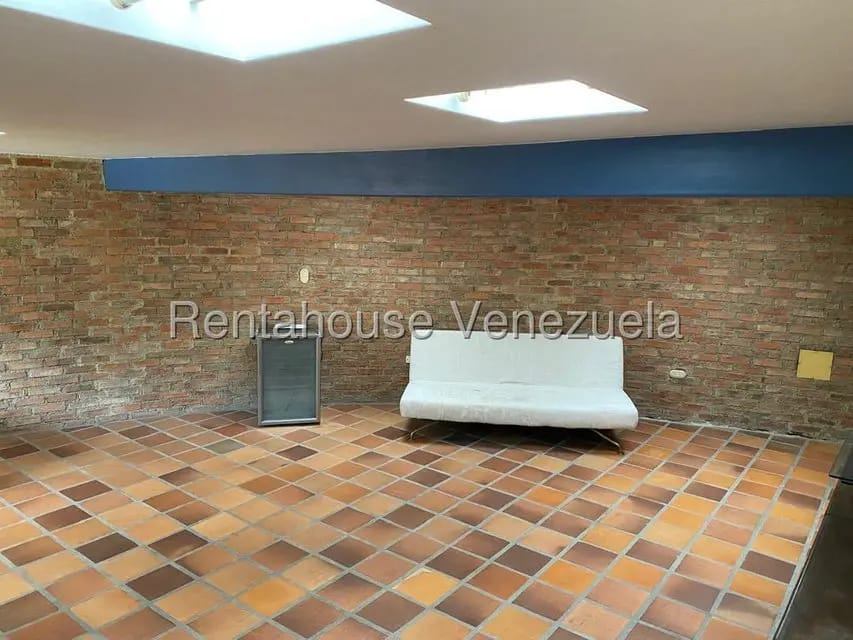 Casa (1 Nivel) en Alquiler en Prados del Este, Distrito Metropolitano - 16
