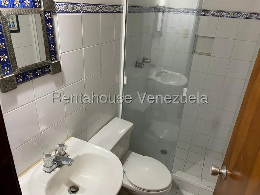 Casa (1 Nivel) en Alquiler en Prados del Este, Distrito Metropolitano - 17