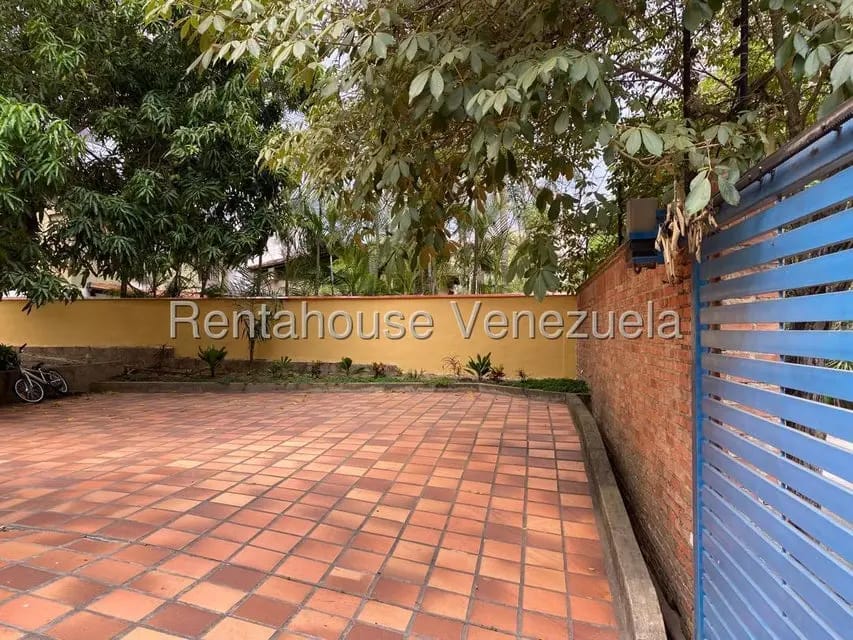 Casa (1 Nivel) en Alquiler en Prados del Este, Distrito Metropolitano - 18