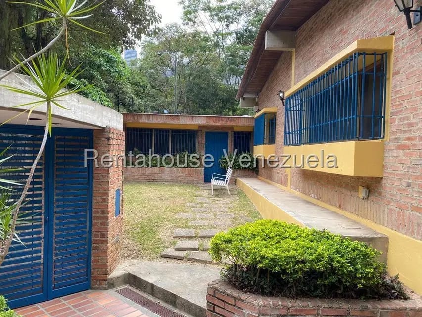 Casa (1 Nivel) en Alquiler en Prados del Este, Distrito Metropolitano - 19