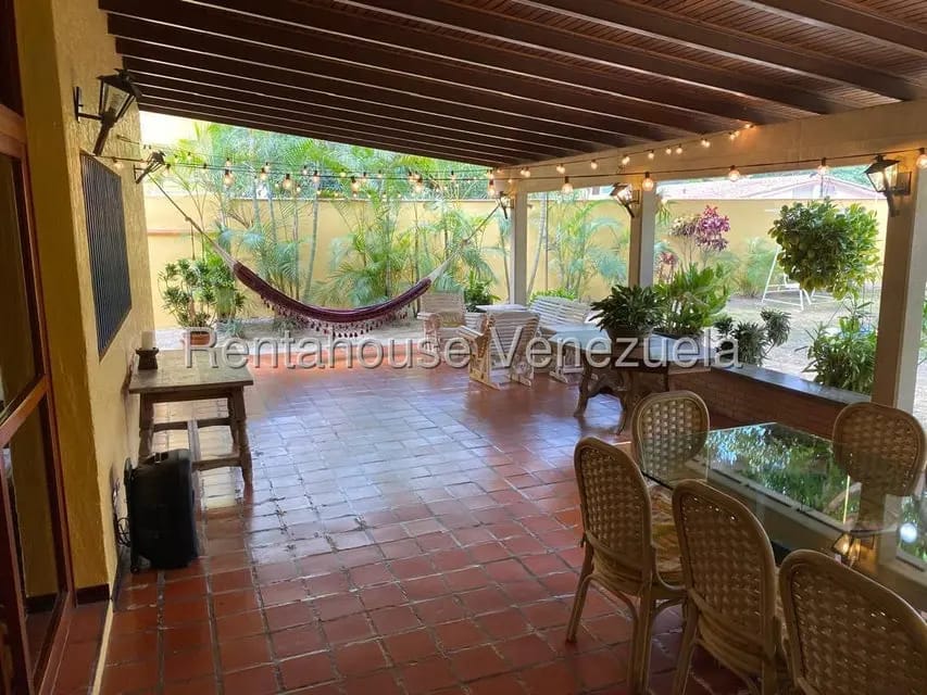 Casa (1 Nivel) en Alquiler en Prados del Este, Distrito Metropolitano - 4