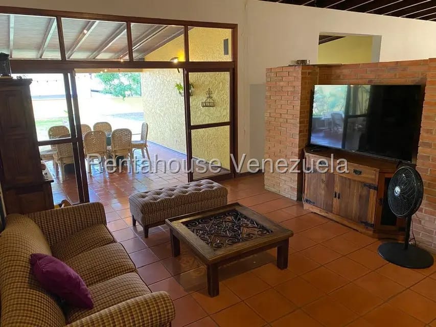 Casa (1 Nivel) en Alquiler en Prados del Este, Distrito Metropolitano - 5