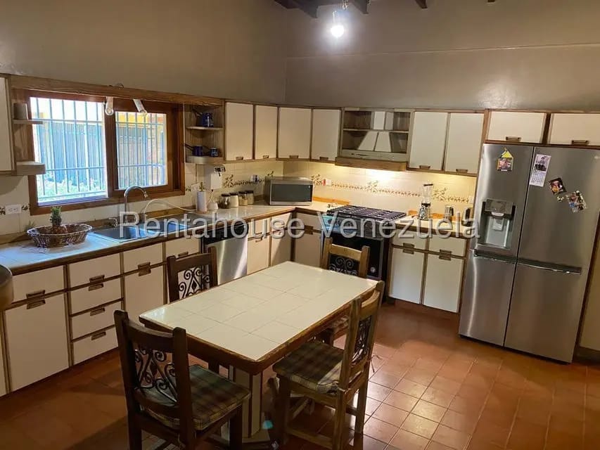 Casa (1 Nivel) en Alquiler en Prados del Este, Distrito Metropolitano - 6