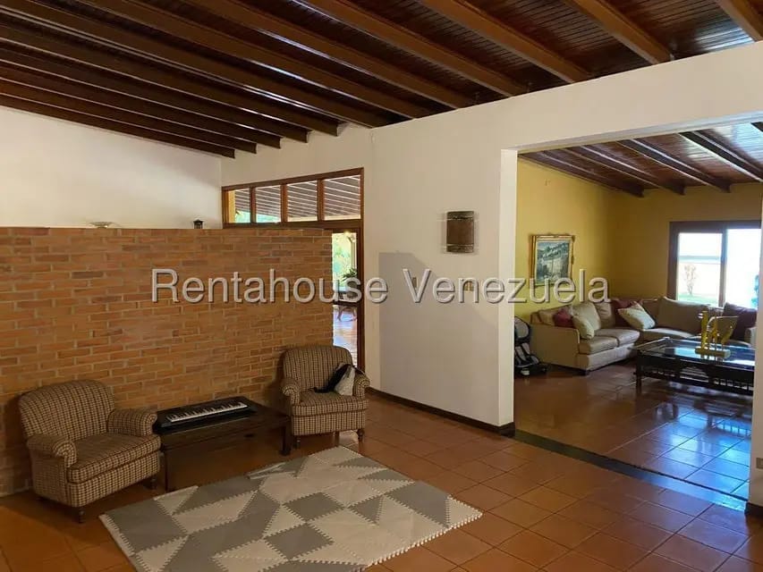 Casa (1 Nivel) en Alquiler en Prados del Este, Distrito Metropolitano - 8