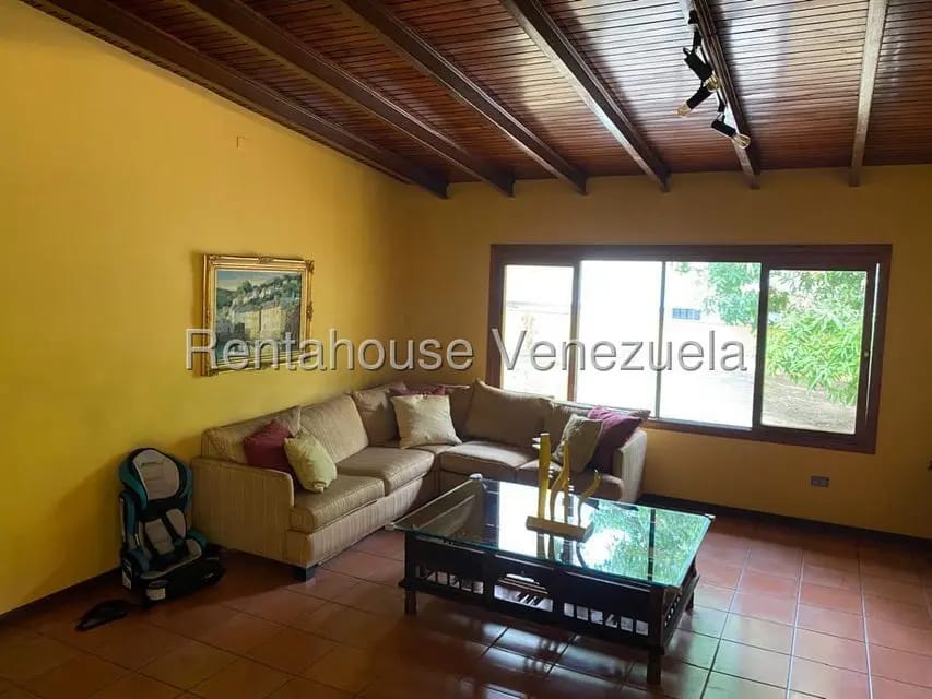 Casa (1 Nivel) en Alquiler en Prados del Este, Distrito Metropolitano - 9