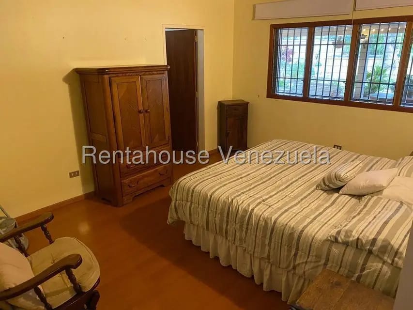 Casa (1 Nivel) en Alquiler en Prados del Este, Distrito Metropolitano - 10