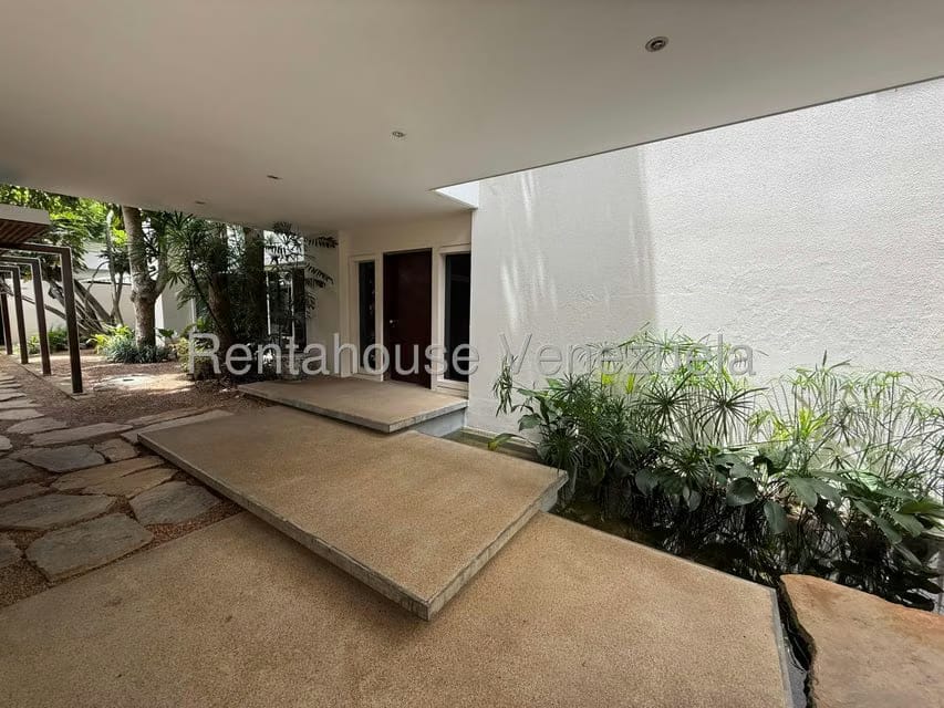Casa (Multipes Niveles) en Venta en Los Chorros, Distrito Metropolitano - 2
