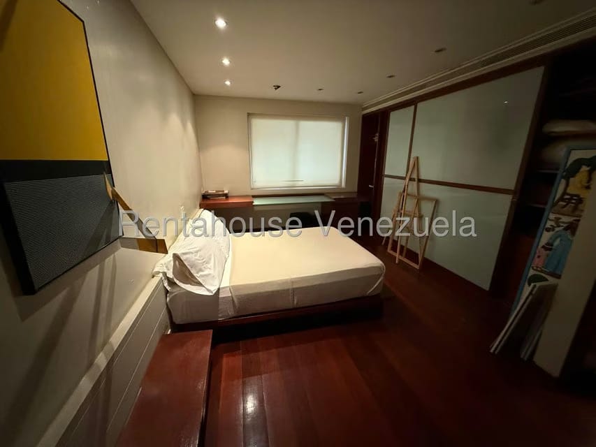 Casa (Multipes Niveles) en Venta en Los Chorros, Distrito Metropolitano - 14