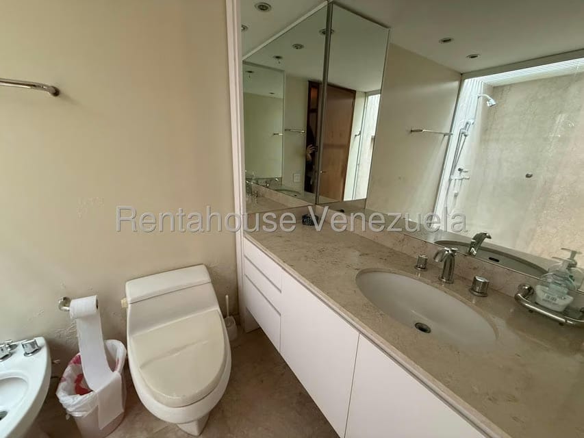 Casa (Multipes Niveles) en Venta en Los Chorros, Distrito Metropolitano - 21