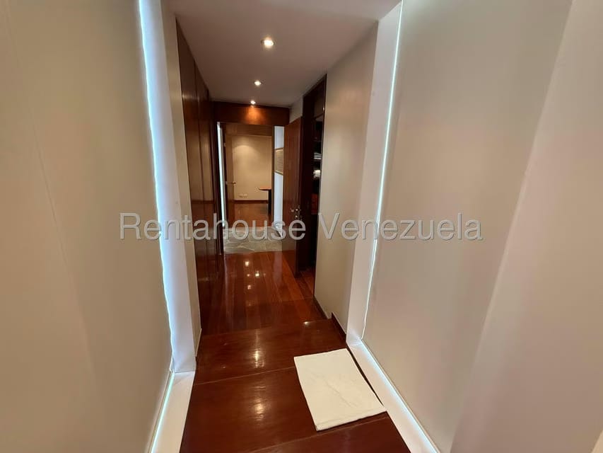 Casa (Multipes Niveles) en Venta en Los Chorros, Distrito Metropolitano - 32