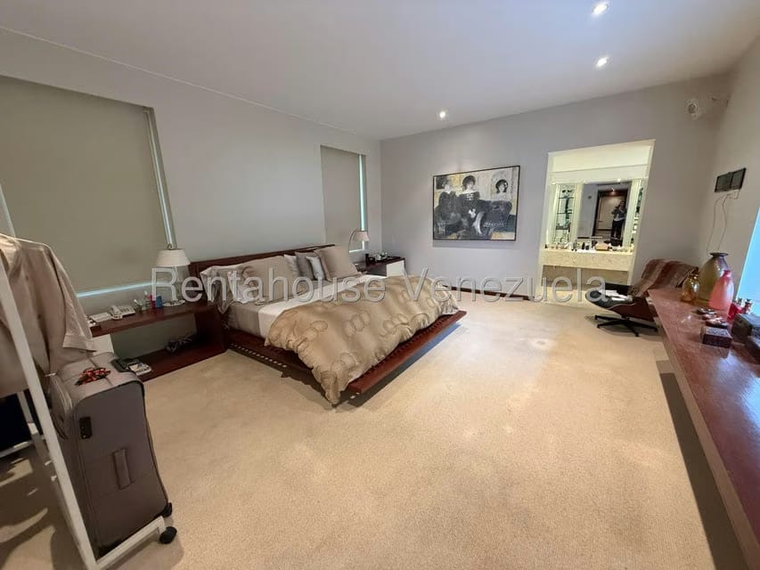 Casa (Multipes Niveles) en Venta en Los Chorros, Distrito Metropolitano - 33