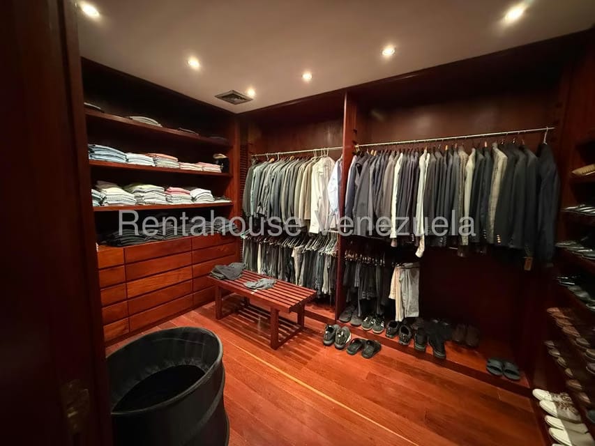 Casa (Multipes Niveles) en Venta en Los Chorros, Distrito Metropolitano - 34