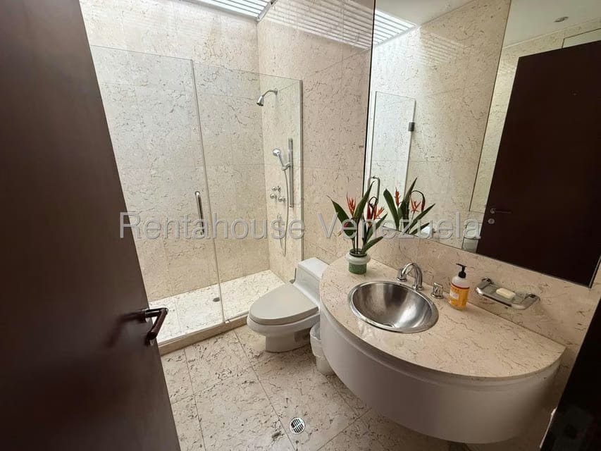 Casa (Multipes Niveles) en Venta en Los Chorros, Distrito Metropolitano - 10