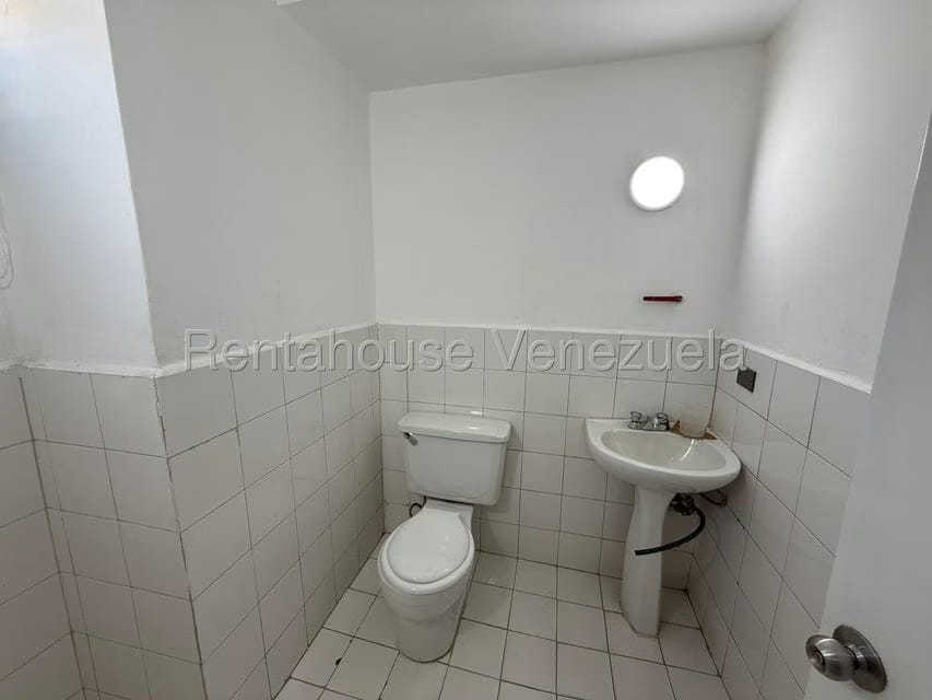 Comercial (Local Comercial) en Alquiler en Los Cortijos de Lourdes, Distrito Metropolitano - 25