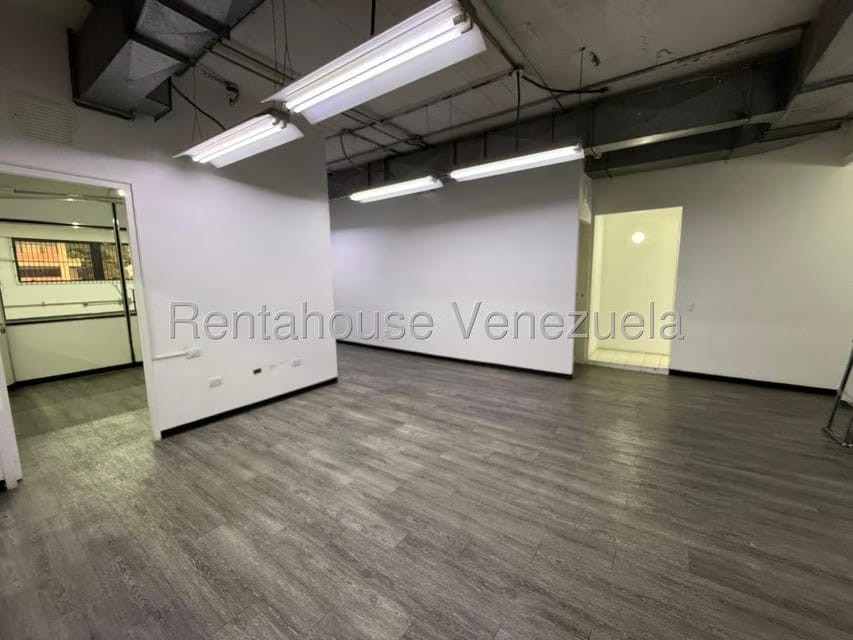 Comercial (Local Comercial) en Alquiler en Los Cortijos de Lourdes, Distrito Metropolitano - 4