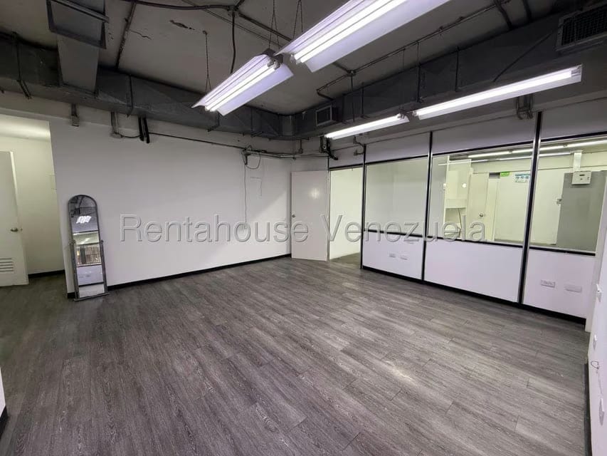 Comercial (Local Comercial) en Alquiler en Los Cortijos de Lourdes, Distrito Metropolitano - 5