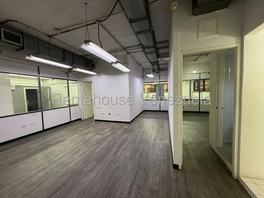 Comercial (Local Comercial) en Alquiler en Los Cortijos de Lourdes, Distrito Metropolitano - 6