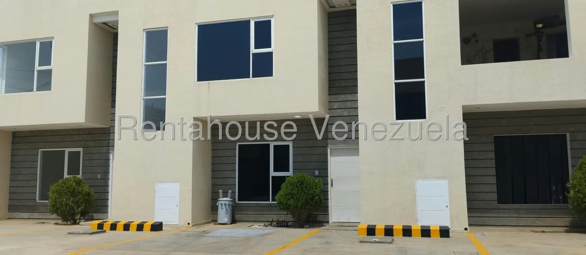 Townhouse (Duplex) en Alquiler en Campo Claro, Zulia