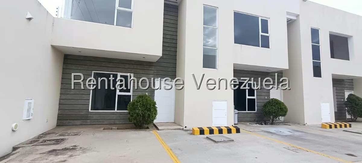 Townhouse (Duplex) en Alquiler en Campo Claro, Zulia - 2