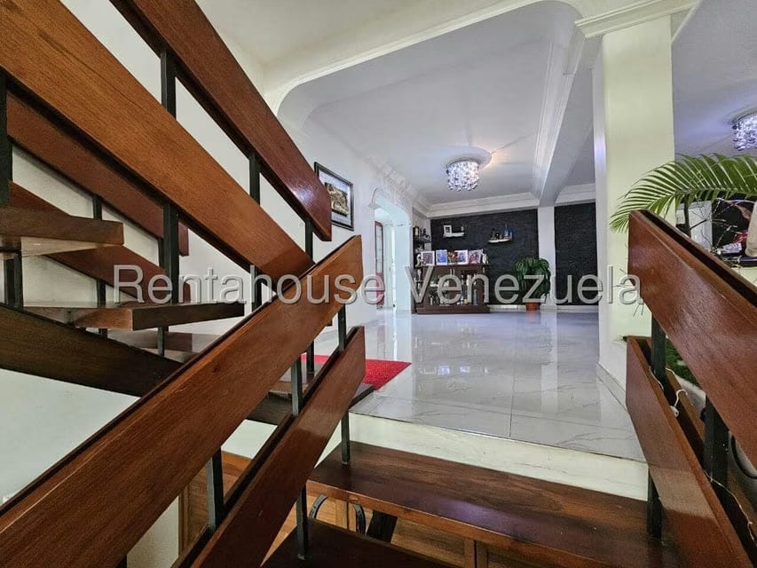 Casa (Multipes Niveles) en Venta en Cumbres de Curumo, Distrito Metropolitano - 12