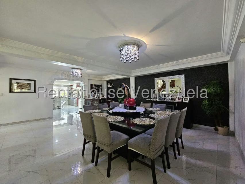 Casa (Multipes Niveles) en Venta en Cumbres de Curumo, Distrito Metropolitano - 13