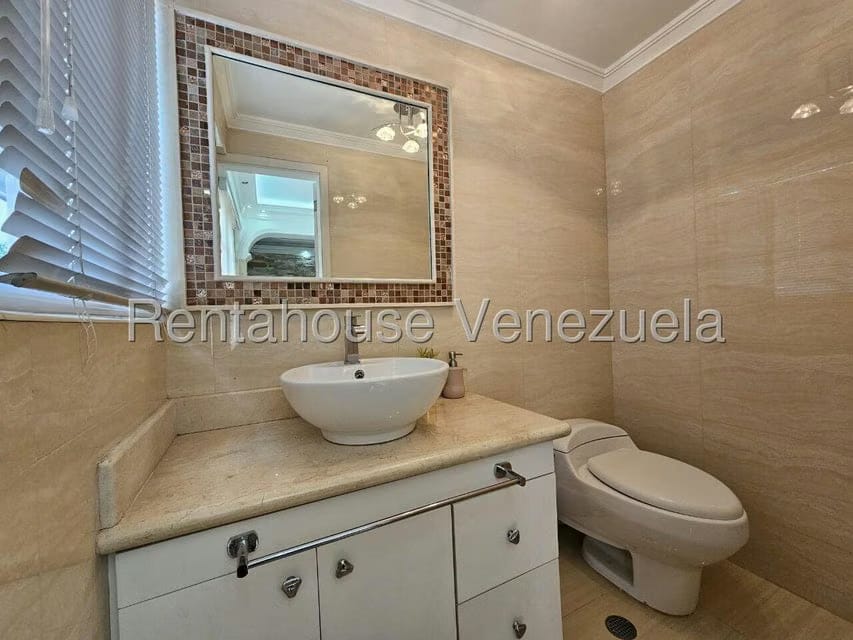 Casa (Multipes Niveles) en Venta en Cumbres de Curumo, Distrito Metropolitano - 14