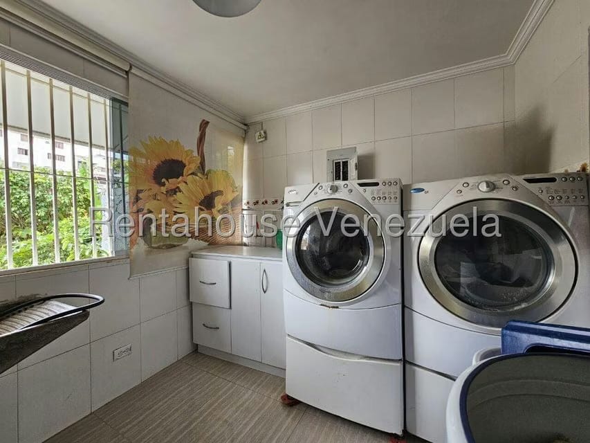 Casa (Multipes Niveles) en Venta en Cumbres de Curumo, Distrito Metropolitano - 23