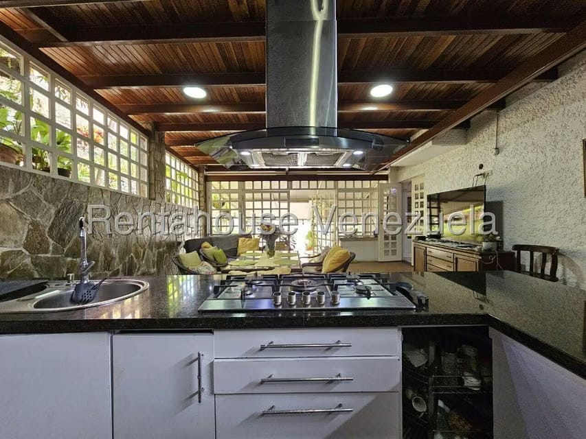 Casa (Multipes Niveles) en Venta en Cumbres de Curumo, Distrito Metropolitano - 28