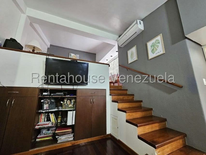 Casa (Multipes Niveles) en Venta en Cumbres de Curumo, Distrito Metropolitano - 42