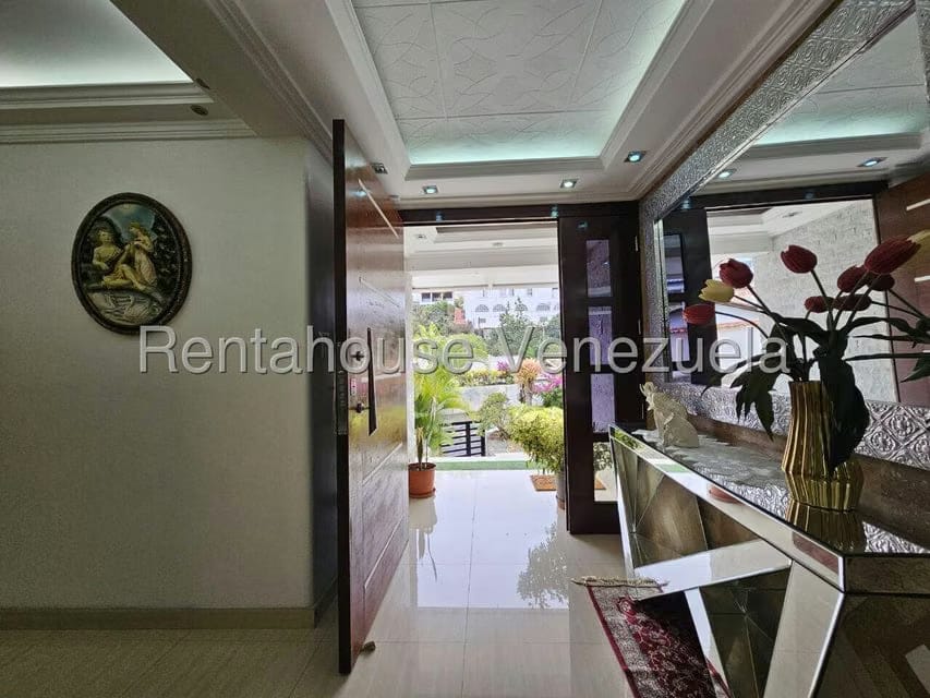 Casa (Multipes Niveles) en Venta en Cumbres de Curumo, Distrito Metropolitano - 6