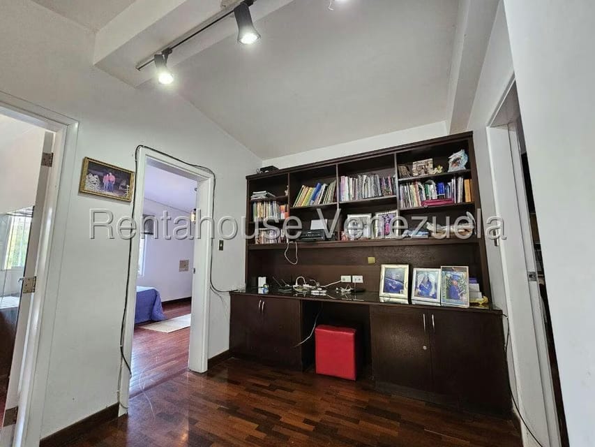 Casa (Multipes Niveles) en Venta en Cumbres de Curumo, Distrito Metropolitano - 54