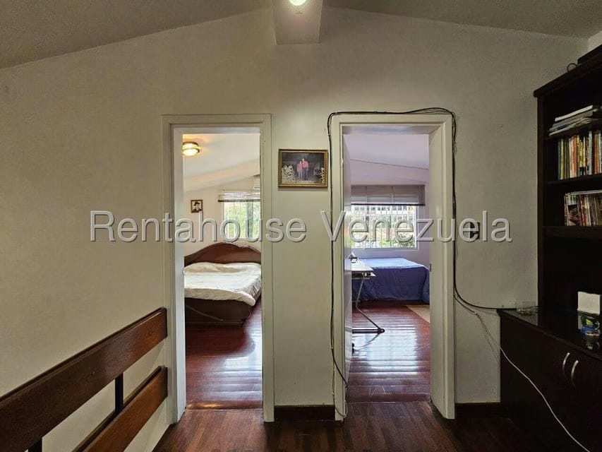 Casa (Multipes Niveles) en Venta en Cumbres de Curumo, Distrito Metropolitano - 55