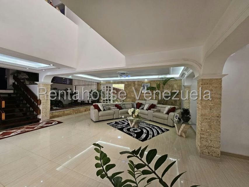 Casa (Multipes Niveles) en Venta en Cumbres de Curumo, Distrito Metropolitano - 7