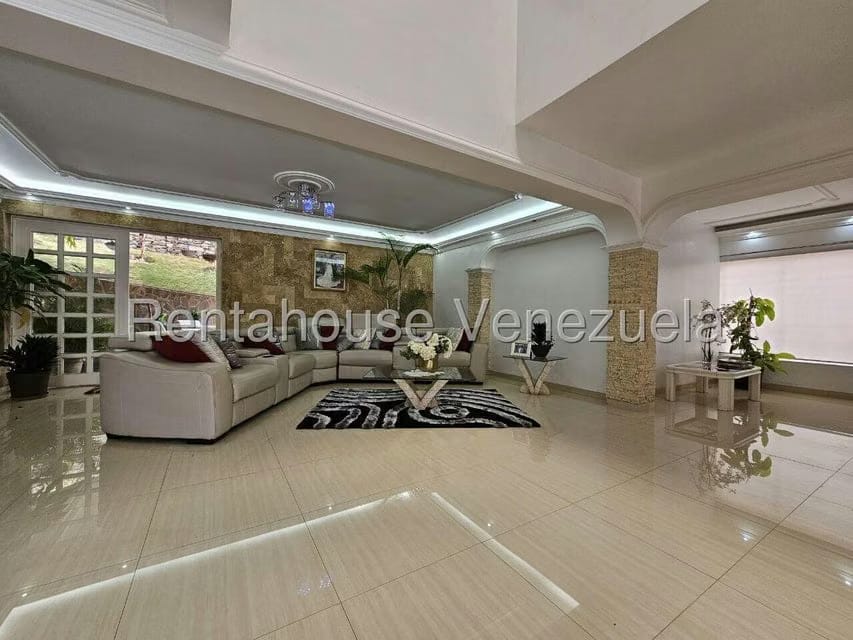 Casa (Multipes Niveles) en Venta en Cumbres de Curumo, Distrito Metropolitano - 8