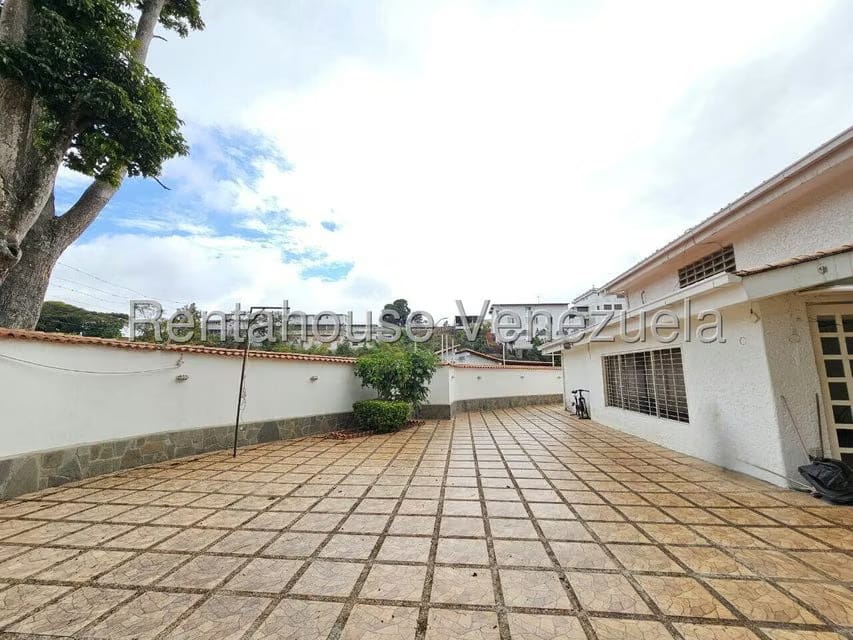 Casa (Multipes Niveles) en Venta en Cumbres de Curumo, Distrito Metropolitano - 75