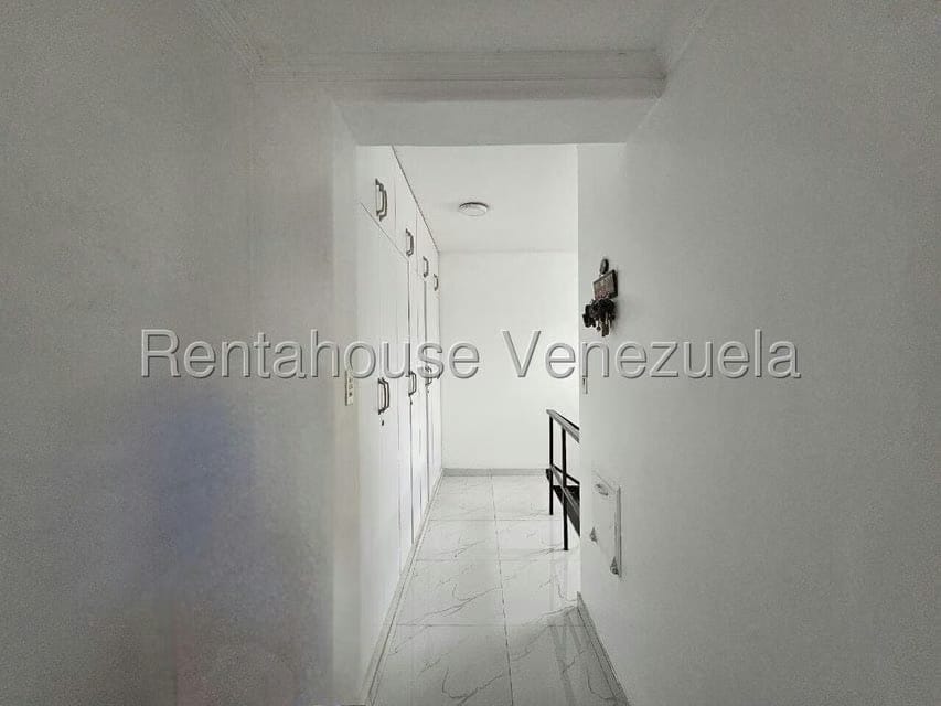 Casa (Multipes Niveles) en Venta en Cumbres de Curumo, Distrito Metropolitano - 76