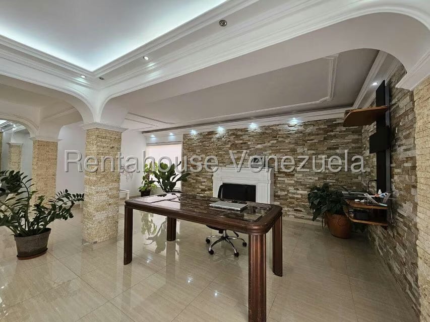 Casa (Multipes Niveles) en Venta en Cumbres de Curumo, Distrito Metropolitano - 10