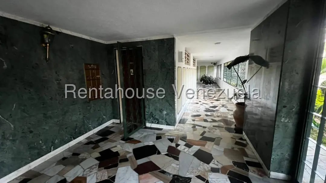 Apartamento (1 Nivel) en Venta en Cumbres de Curumo, Distrito Metropolitano - 2