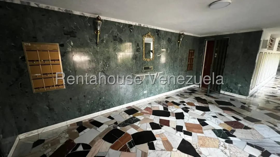 Apartamento (1 Nivel) en Venta en Cumbres de Curumo, Distrito Metropolitano - 28