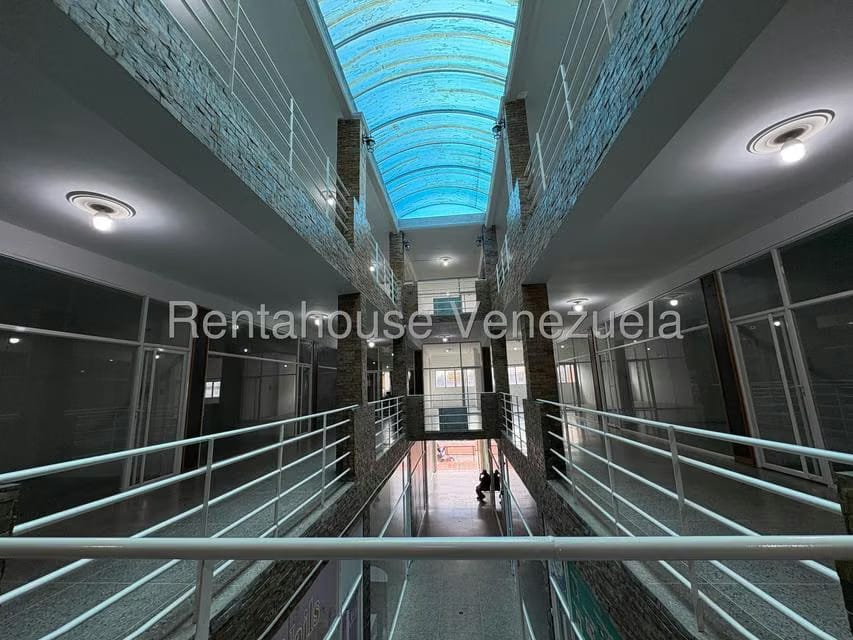 Comercial (Local Comercial) en Alquiler en Zona Oeste, Lara - 2