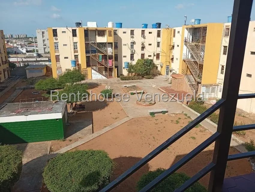 Apartamento (1 Nivel) en Venta en Raul Leoni, Zulia - 3