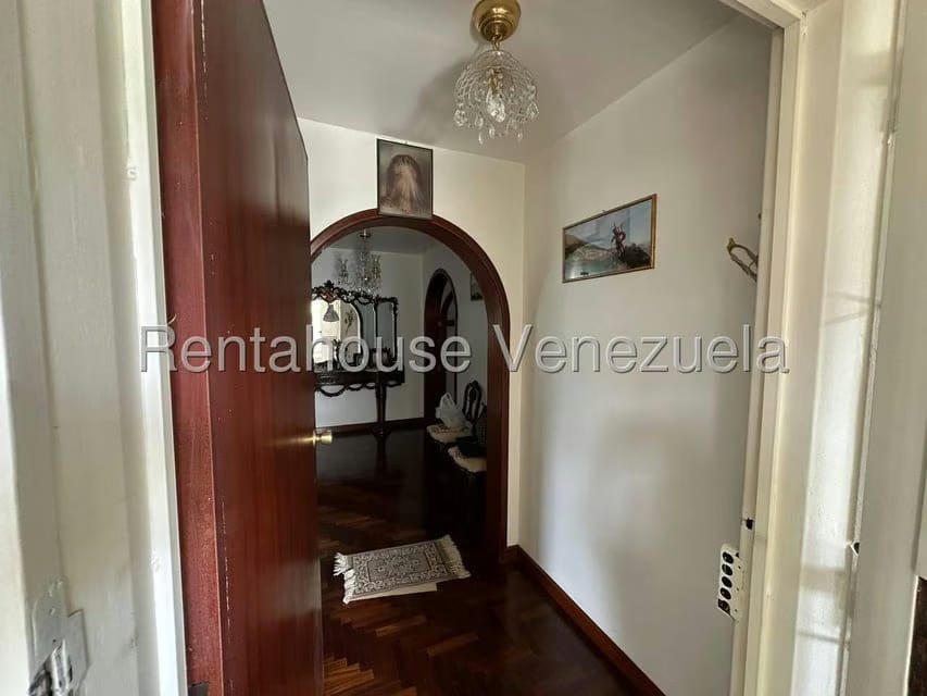 Apartamento (1 Nivel) en Venta en Colinas de Bello Monte, Distrito Metropolitano - 2