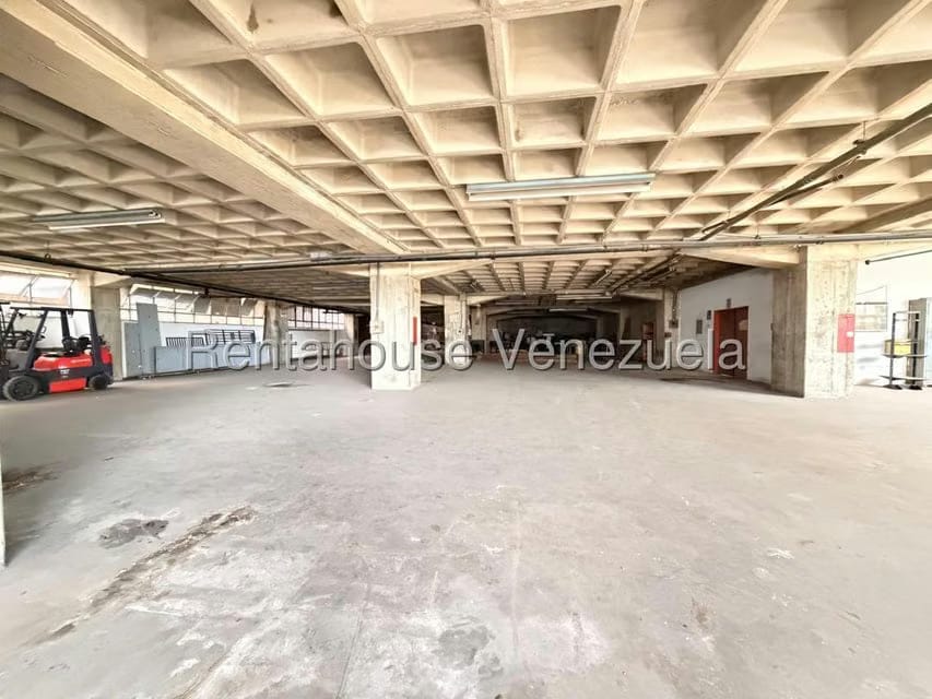 Comercial (Galpon - Deposito) en Alquiler en Guaicay, Distrito Metropolitano