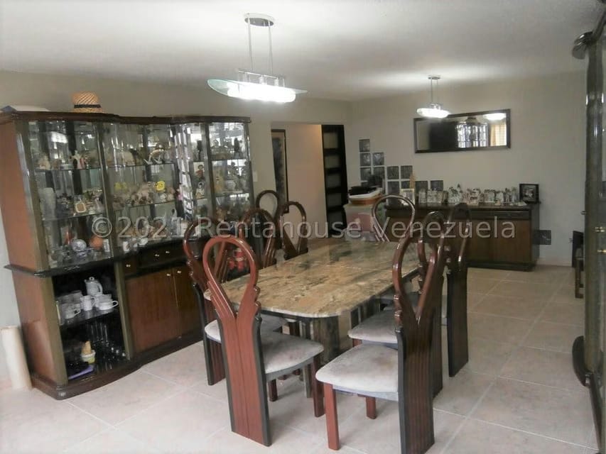 Casa (Multipes Niveles) en Venta en Colinas de Santa Monica, Distrito Metropolitano - 21